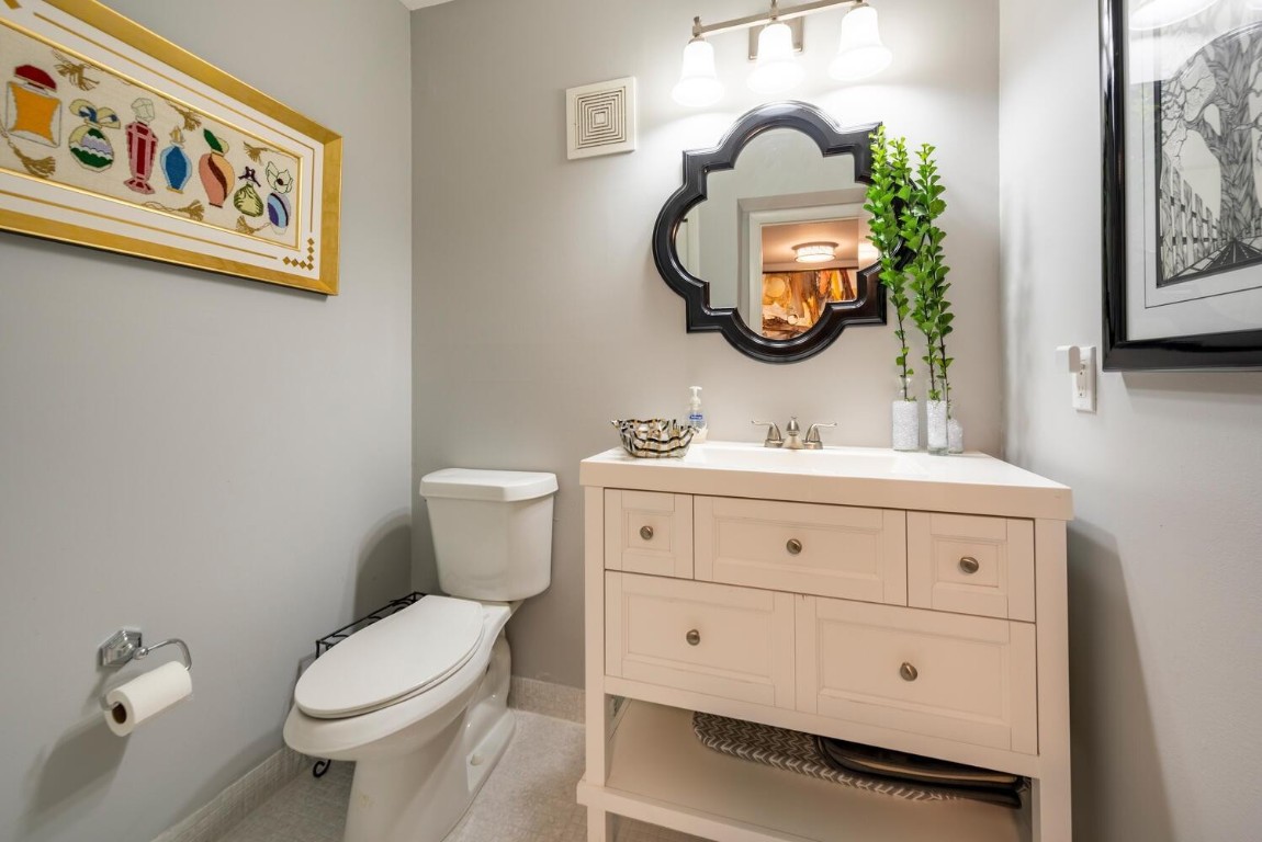 COUNTRY CLUB APTS - Residential