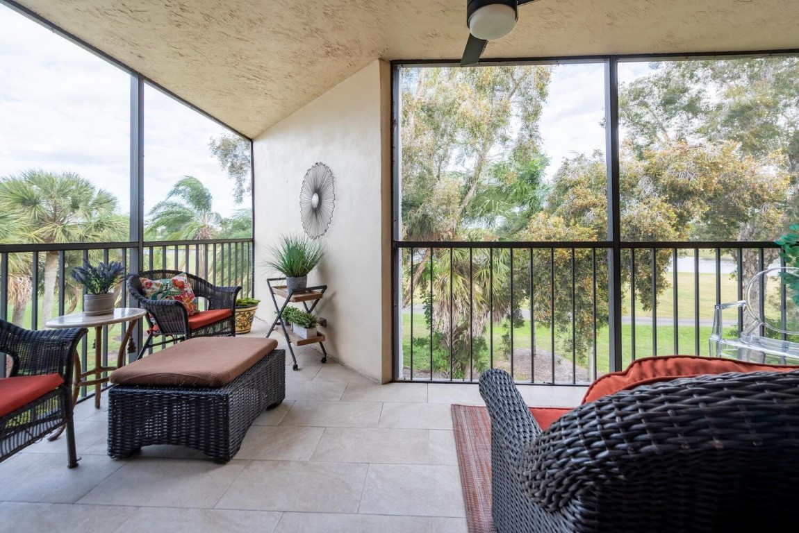 COUNTRY CLUB APTS - Residential