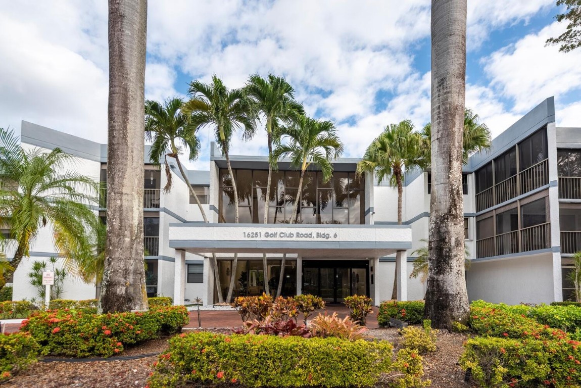 COUNTRY CLUB APTS - Residential