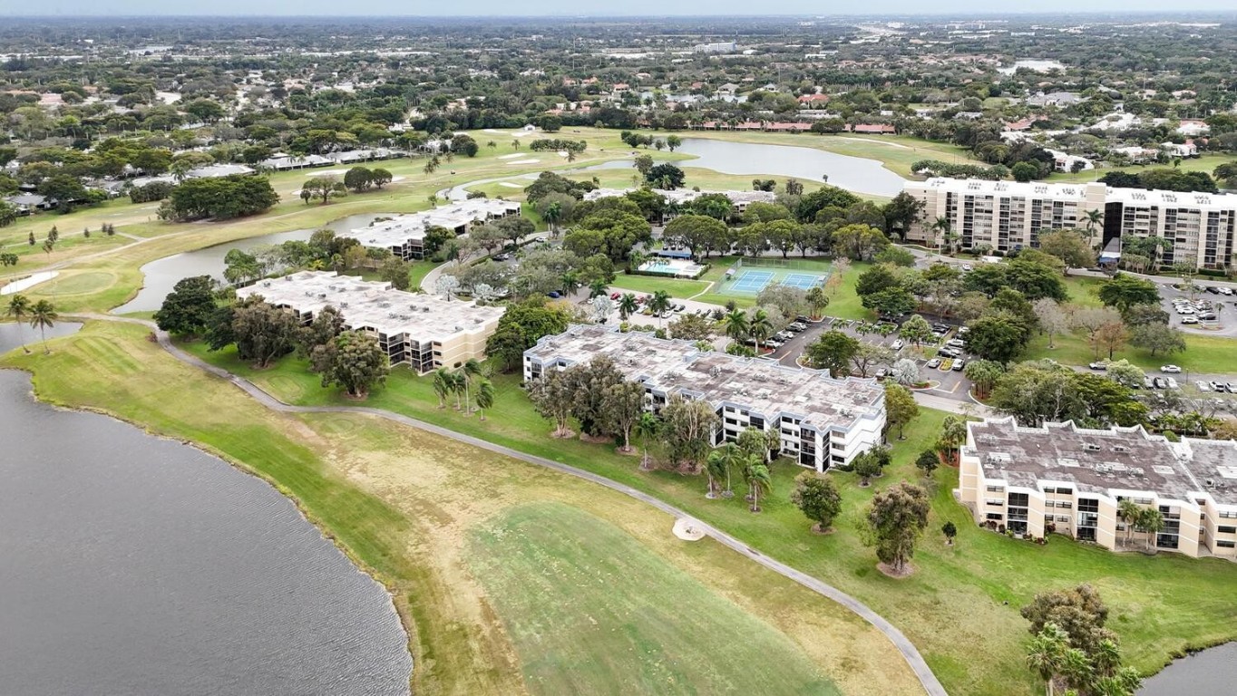 COUNTRY CLUB APTS - Residential