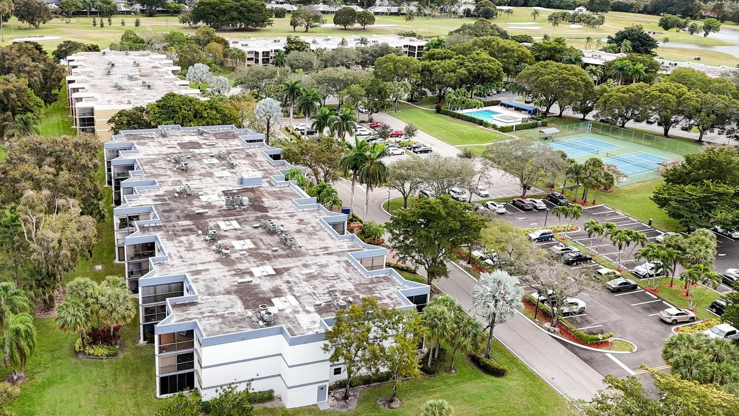 COUNTRY CLUB APTS - Residential