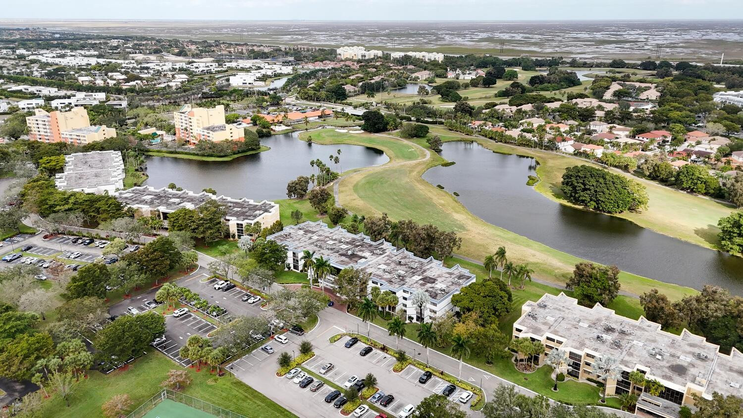 COUNTRY CLUB APTS - Residential