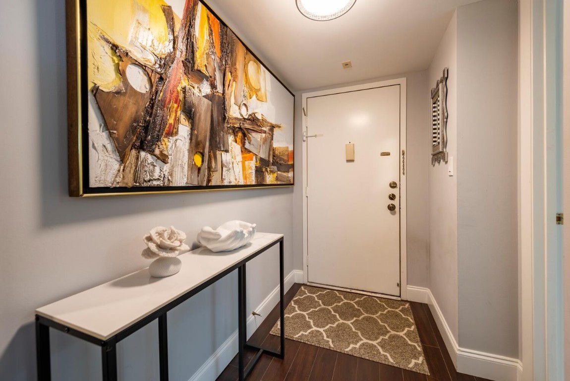 COUNTRY CLUB APTS - Residential