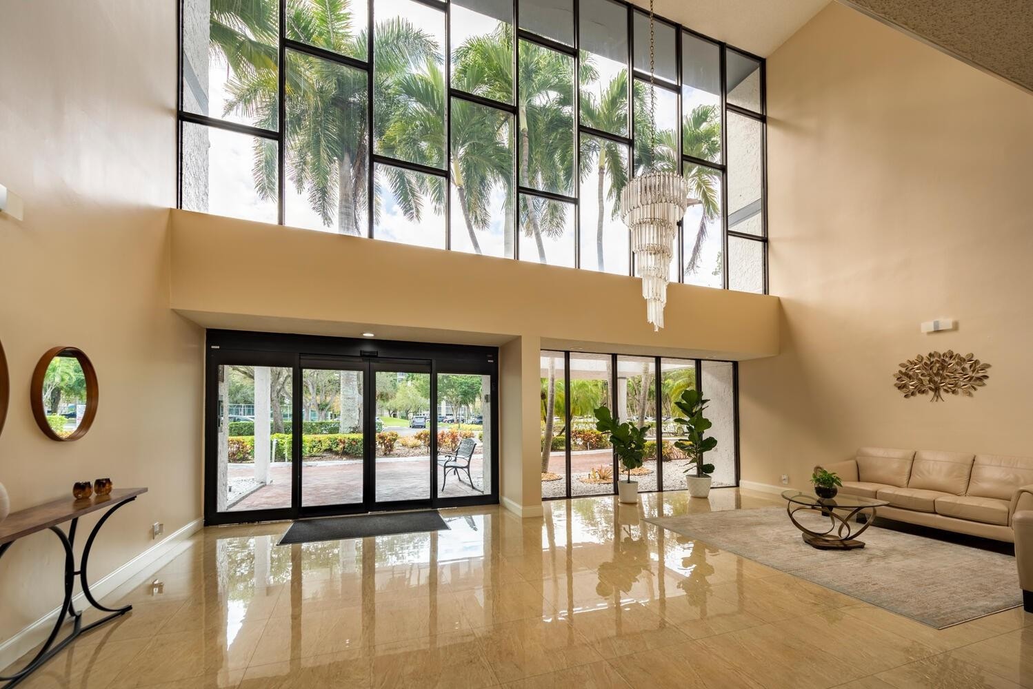 COUNTRY CLUB APTS - Residential