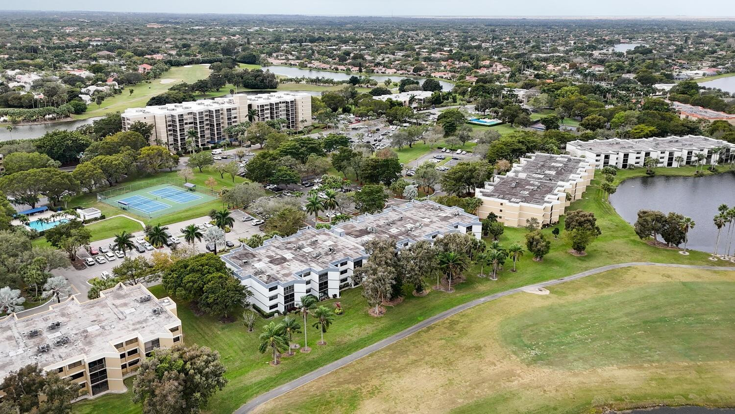 COUNTRY CLUB APTS - Residential