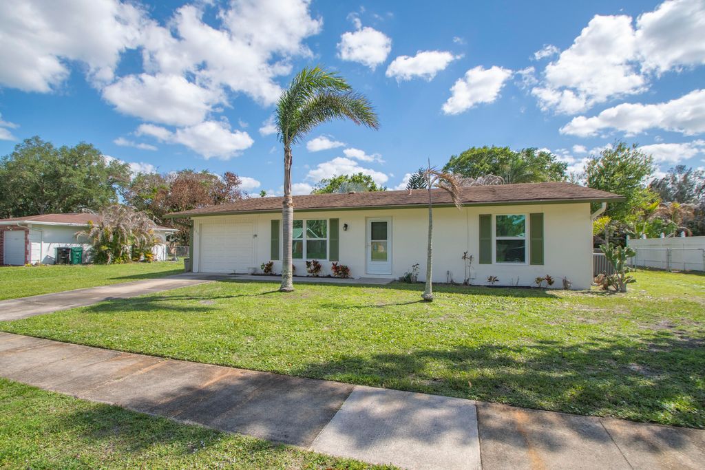 Photo of 268 SW Lucero Drive, Port Saint Lucie, FL 34983 (MLS # B26020331)