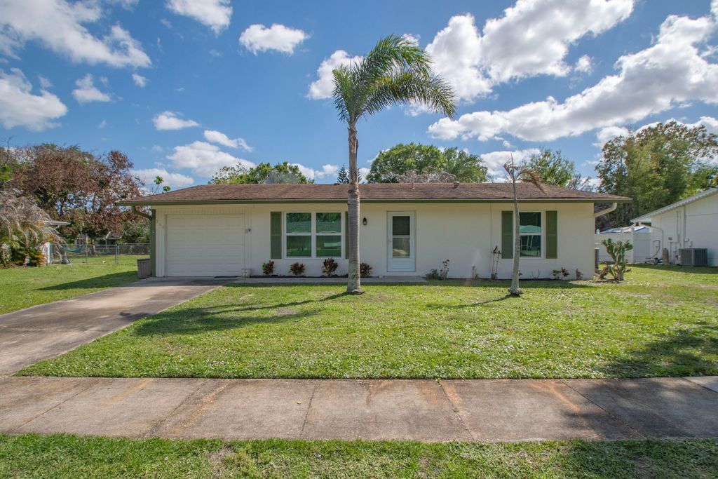 Photo of 268 SW Lucero Drive, Port Saint Lucie, FL 34983 (MLS # B26020331)