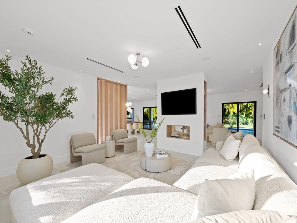 Photo of 7125 SW 119th St, Pinecrest, FL 33156 (MLS # F10541801)