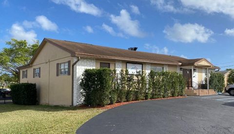 359 10th Street Lake Park FL 33403