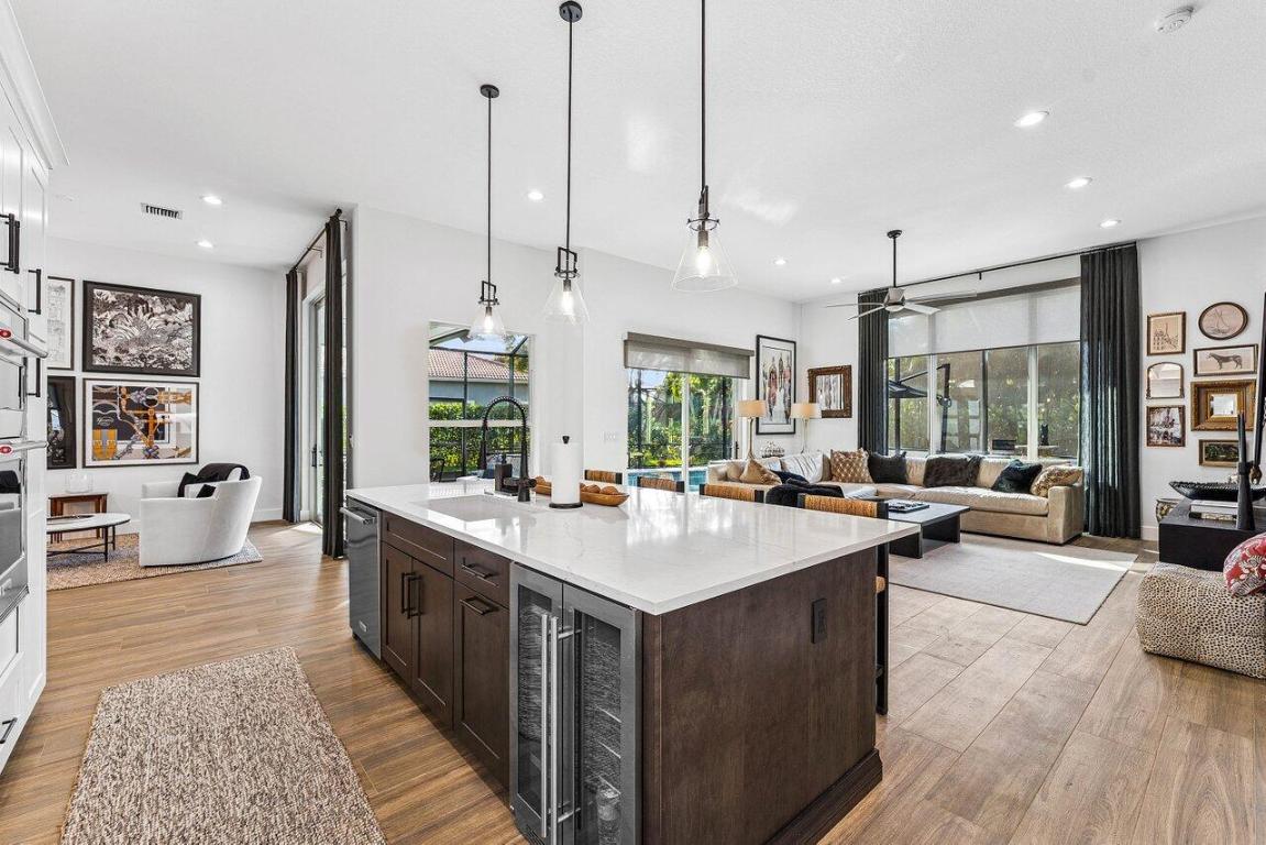 6998 SE Sleepy Hollow Lane, Stuart, FL, 34997/$999,900 2 6998 SE Sleepy Hollow Lane