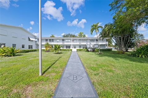Photo of 39 Prescott B #39, Deerfield Beach, FL 33442 (MLS # F10544676)