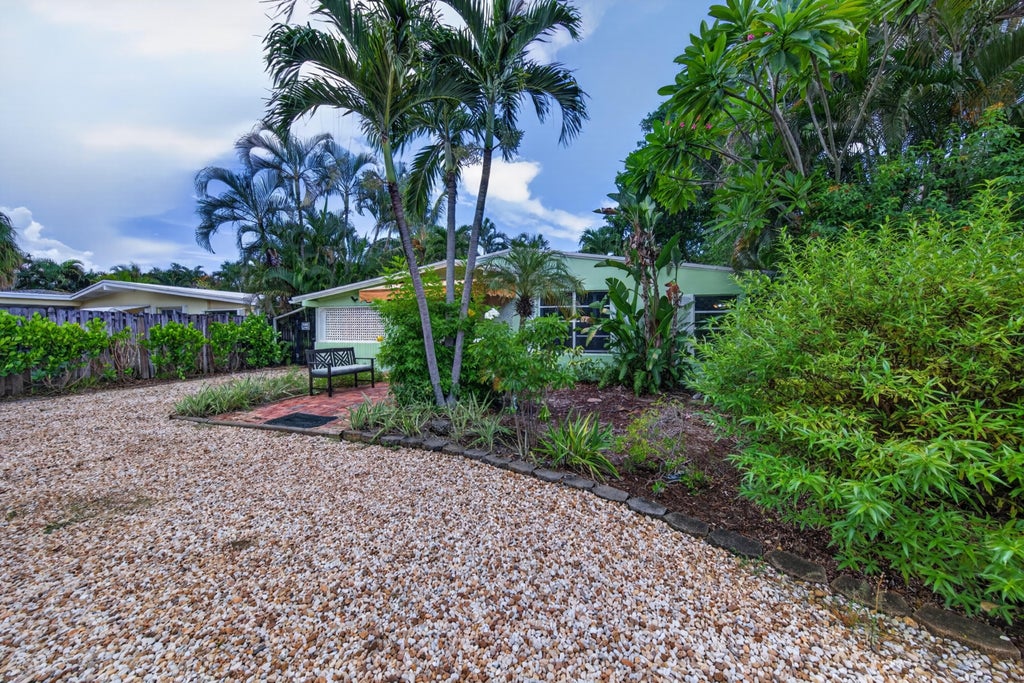 Photo of 1712 NE 16th Avenue, Fort Lauderdale, FL 33305 (MLS # B26073534)