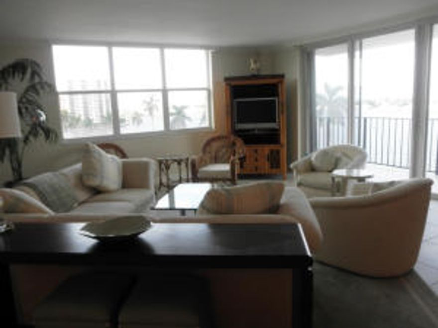 Perfectly updated with hurricane doors and windows. Open floorplan. Pets allowed. This a must see.