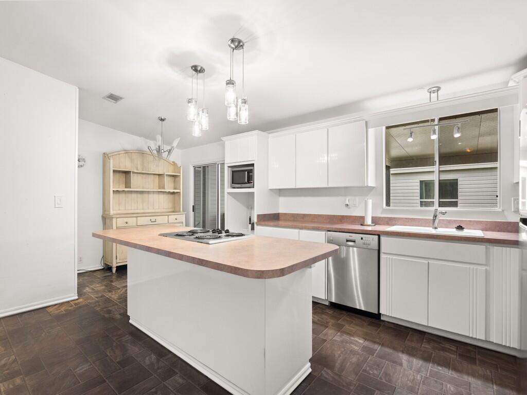 Pinelake Gardens and Esta - Residential