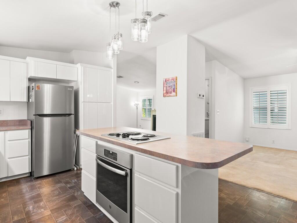 Pinelake Gardens and Esta - Residential