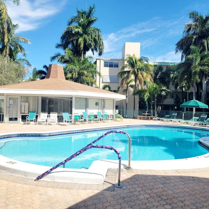 ALL AGES!!!! BEAUTIFUL 1/1, FIRST FLOOR, PARKING IN FRONT OF THE DOOR, CERAMIC TILE FLOORS THROUGHOUT, ENCLOSED PATIO WITH A BACK DOOR TO GO TO THE POOL AND CLUB AREA. CLOSE TO GULFSTREAM VILLAGE, SHOPPING AND RESTAURANTS.