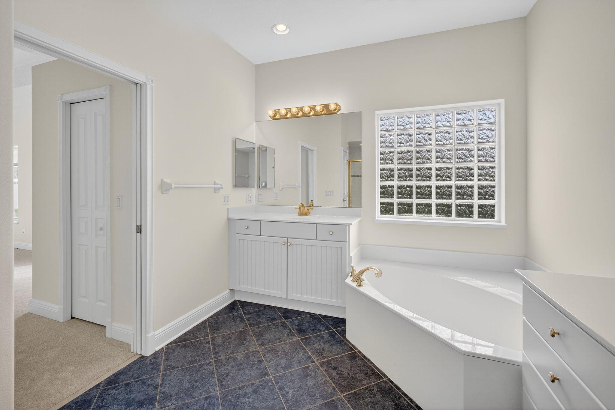 RIVER PLACE ON THE ST LUC - Residential