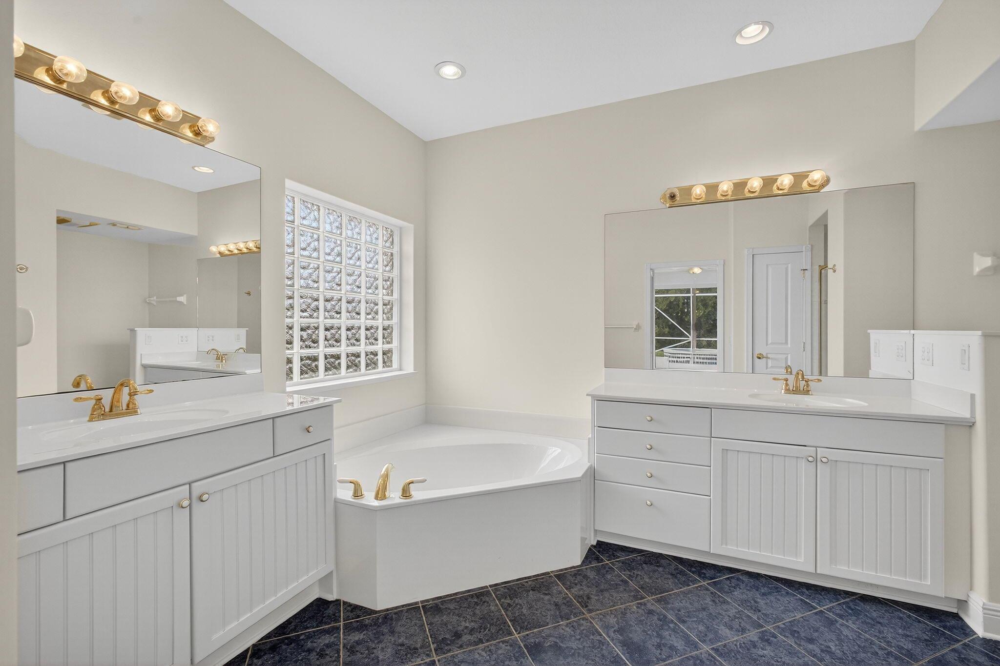 RIVER PLACE ON THE ST LUC - Residential