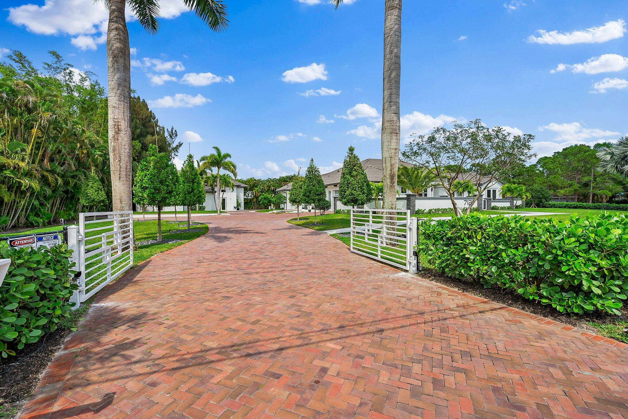 PALM BEACH COUNTRY ESTATES - Residential