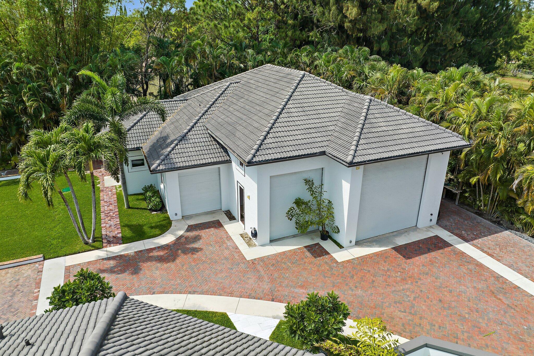 PALM BEACH COUNTRY ESTATE - Residential