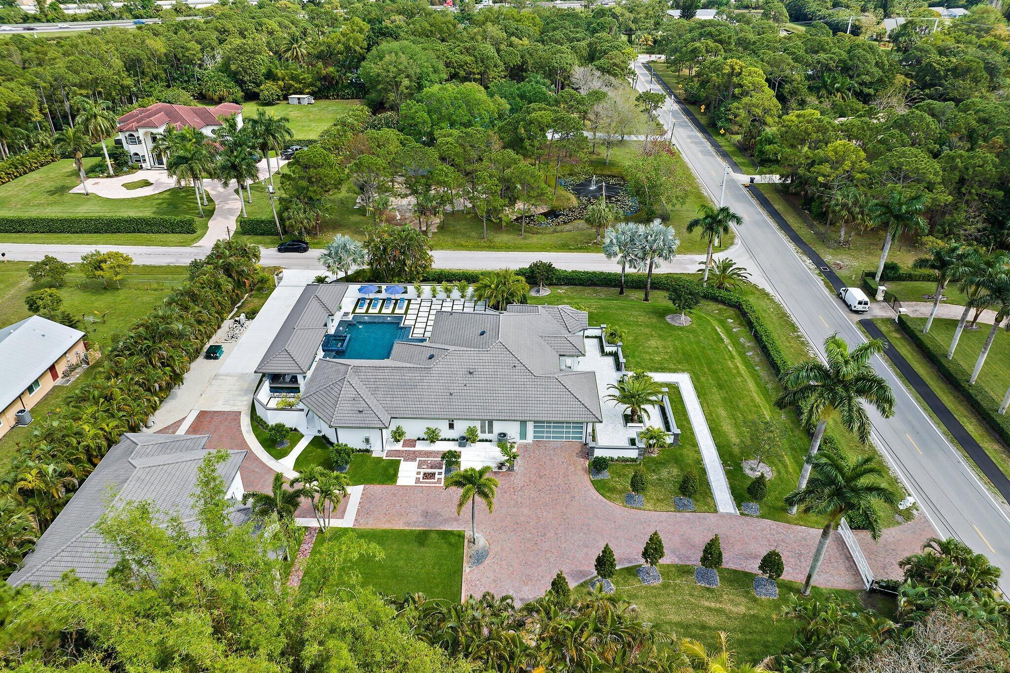 PALM BEACH COUNTRY ESTATE - Residential