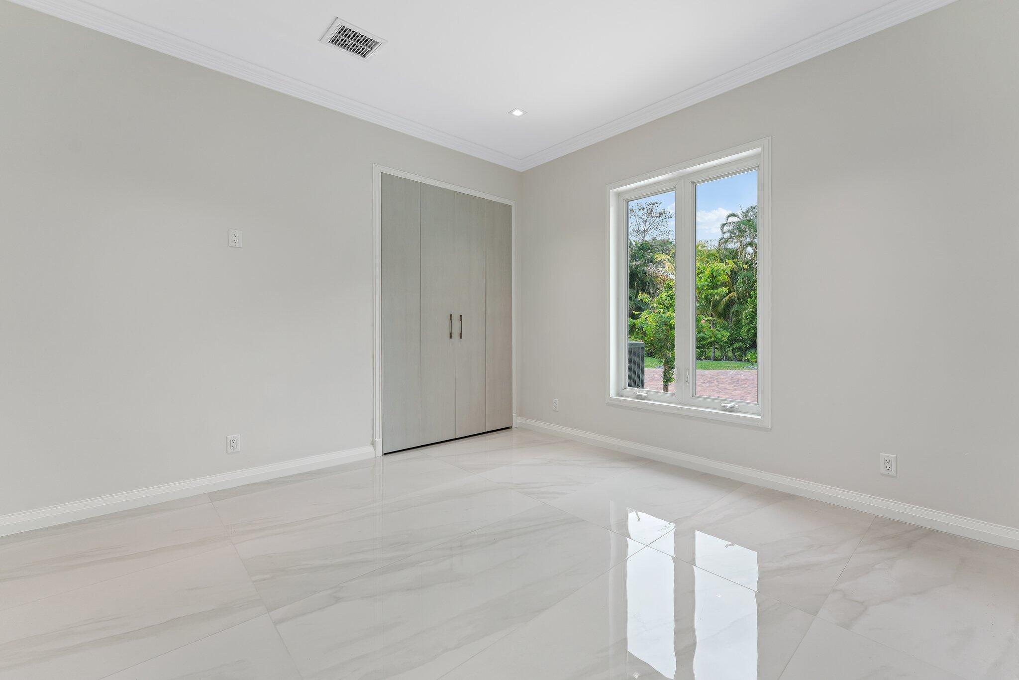 PALM BEACH COUNTRY ESTATE - Residential