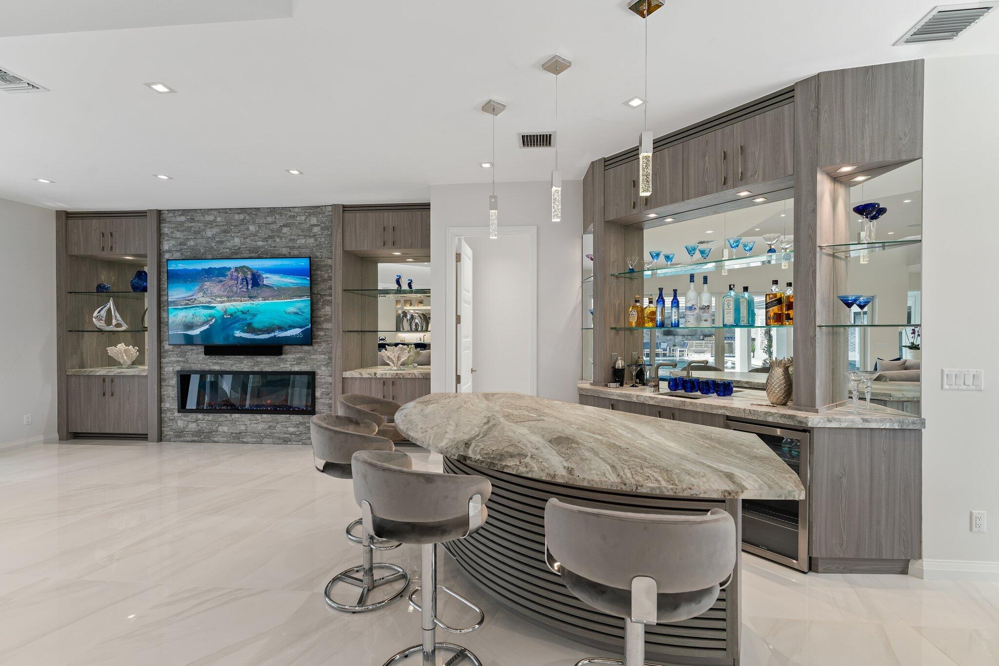 PALM BEACH COUNTRY ESTATES - Residential