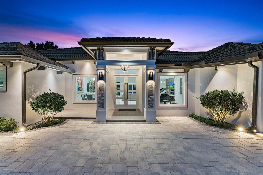 Photo of 7127 155th Place N, Palm Beach Gardens, FL 33418 (MLS # R10968352)