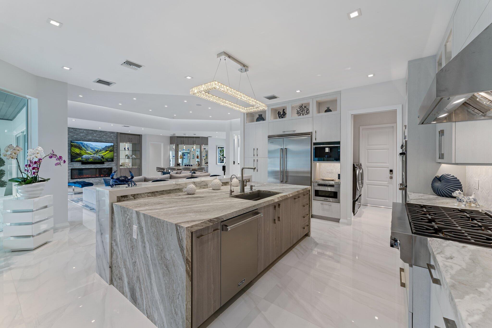 PALM BEACH COUNTRY ESTATES - Residential