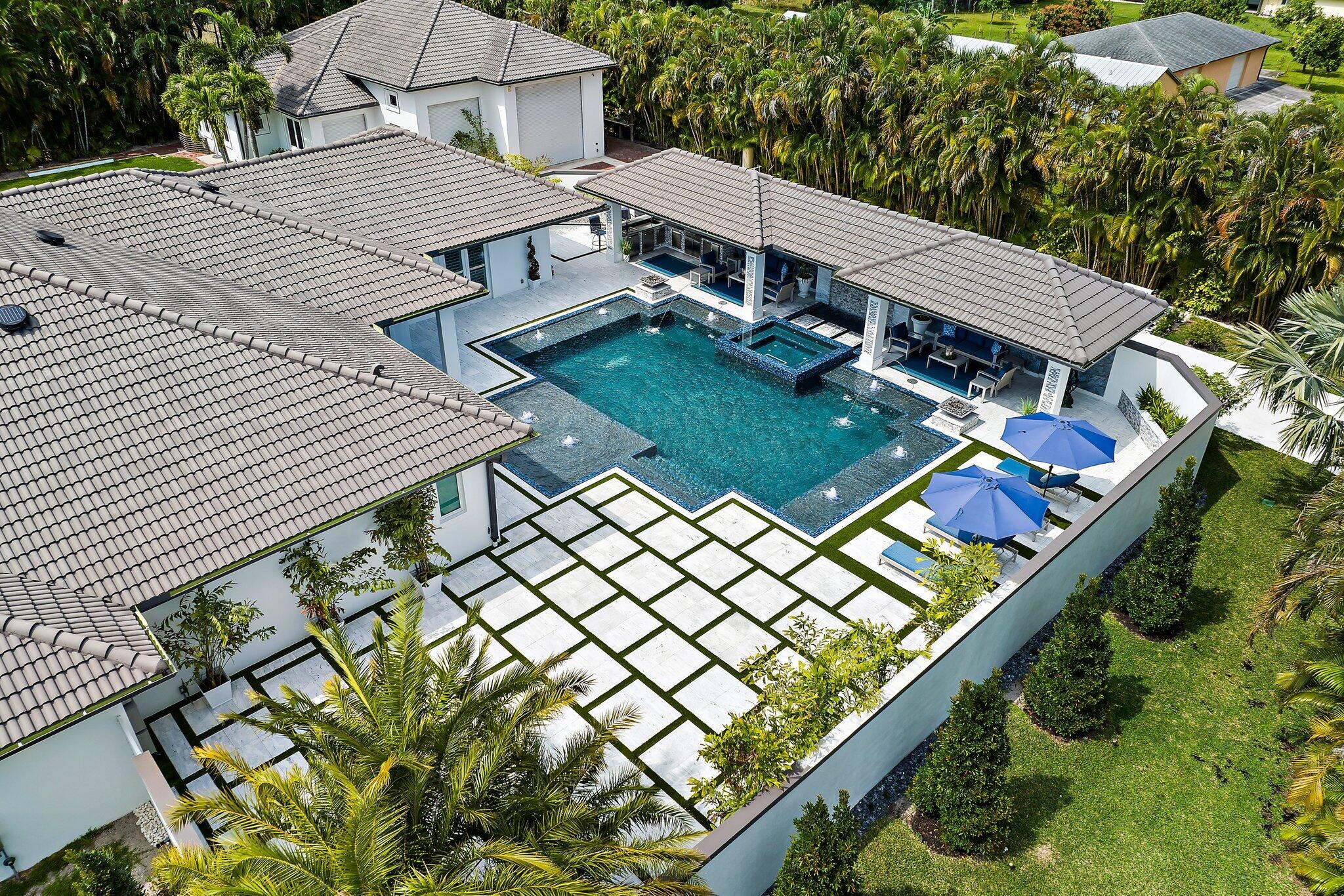 PALM BEACH COUNTRY ESTATES - Residential