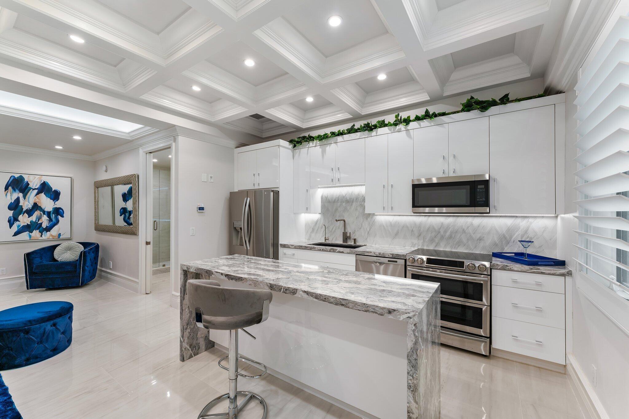 PALM BEACH COUNTRY ESTATES - Residential