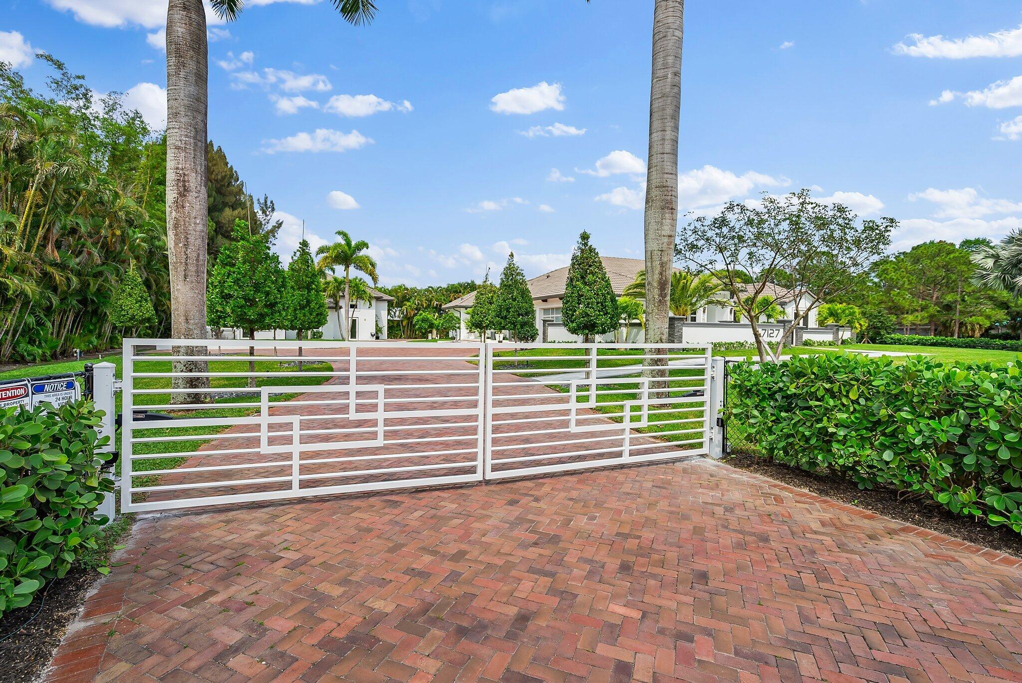 PALM BEACH COUNTRY ESTATE - Residential