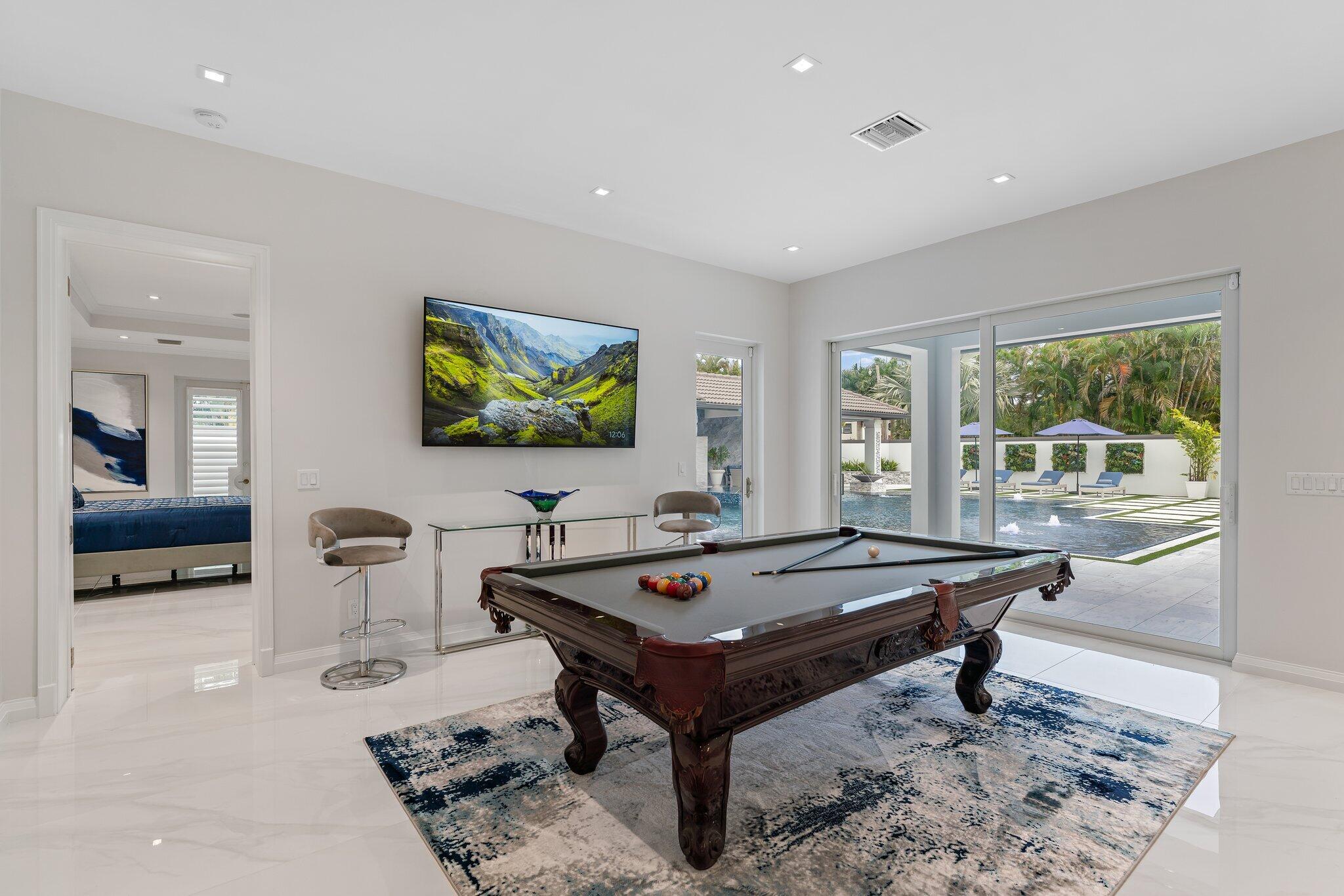 PALM BEACH COUNTRY ESTATES - Residential