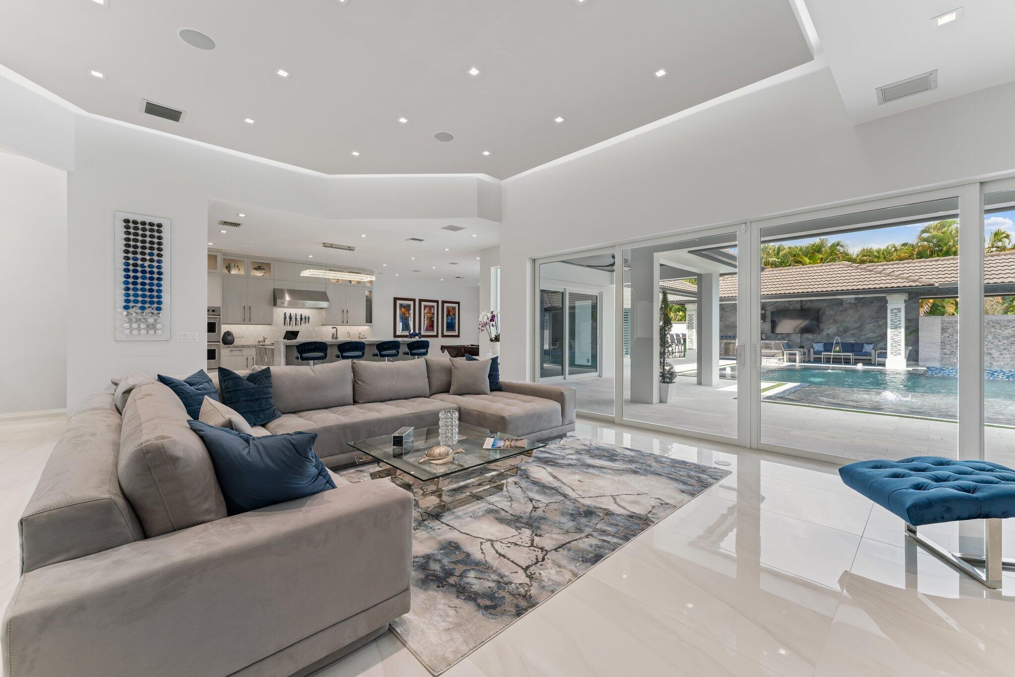 PALM BEACH COUNTRY ESTATE - Residential