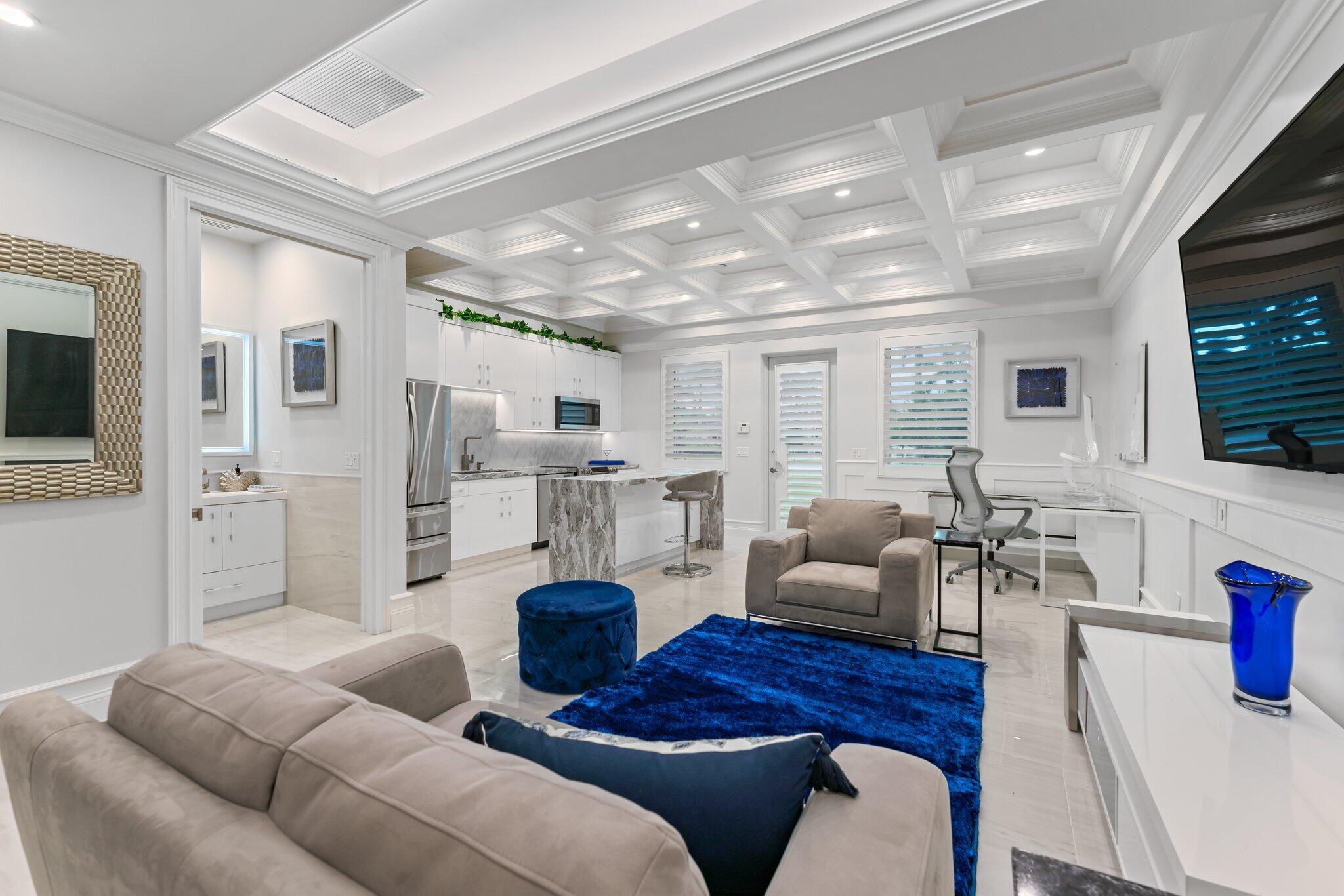 PALM BEACH COUNTRY ESTATES - Residential