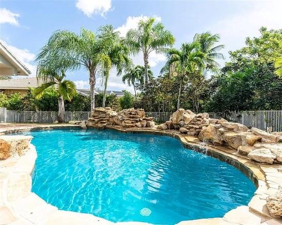 10668 NW 69th St, Parkland, FL, 33076/$1,050,000 3 10668 NW 69th St
