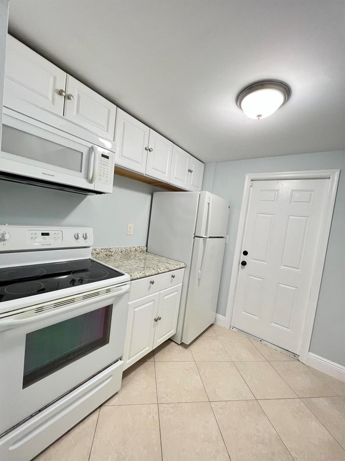 NORTH PALM BCH 3 - Residential Lease