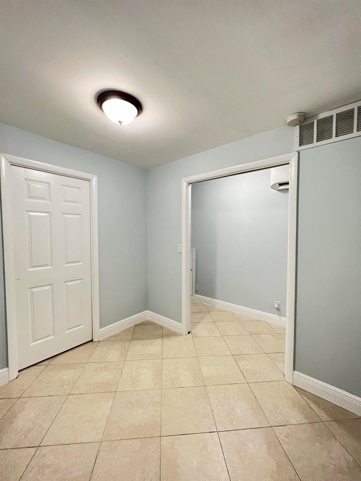 NORTH PALM BCH 3 - Residential Lease