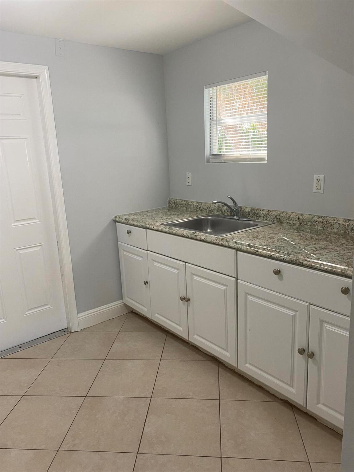 NORTH PALM BCH 3 - Residential Lease