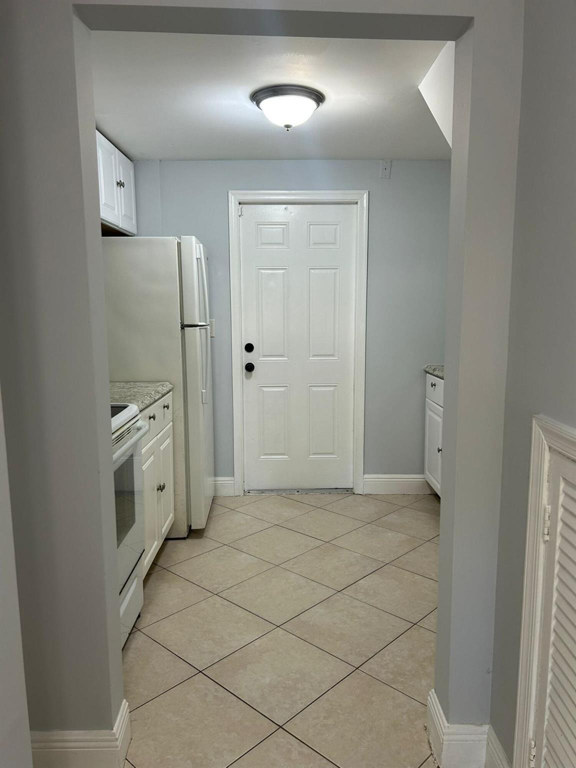 NORTH PALM BCH 3 - Residential Lease