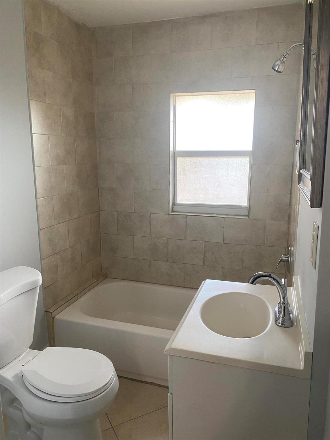 NORTH PALM BCH 3 - Residential Lease