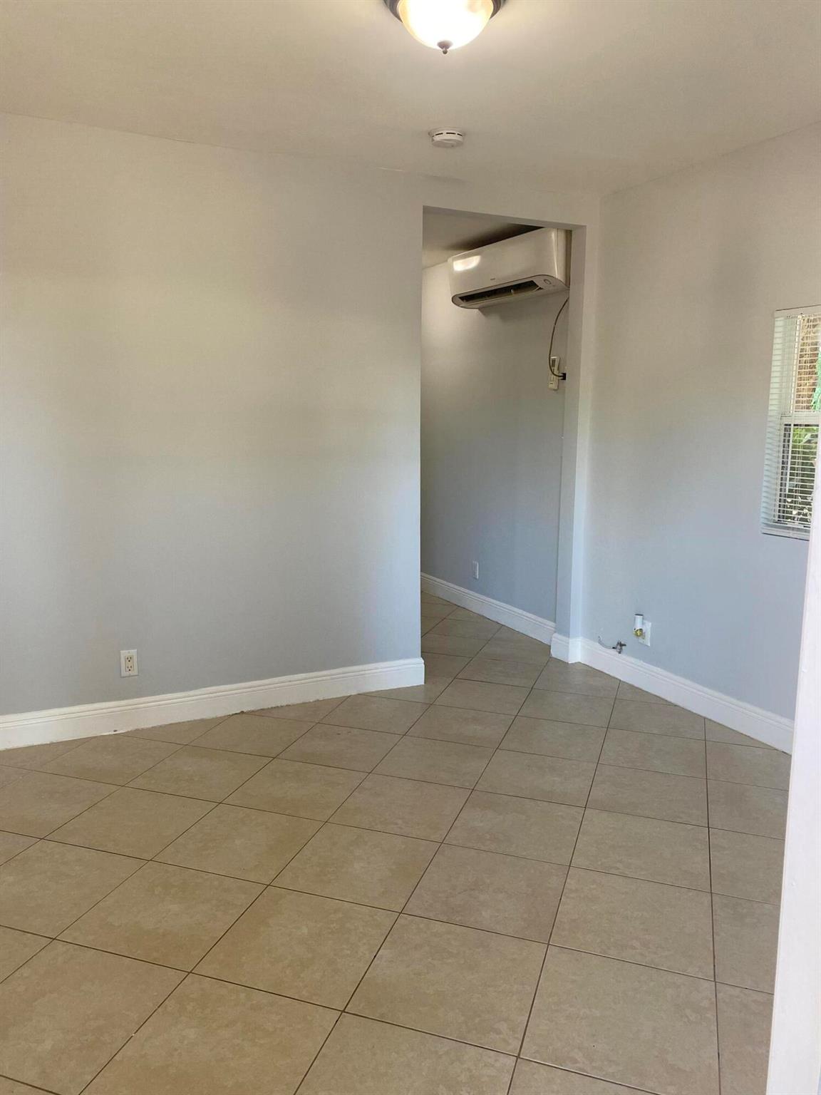 NORTH PALM BCH 3 - Residential Lease