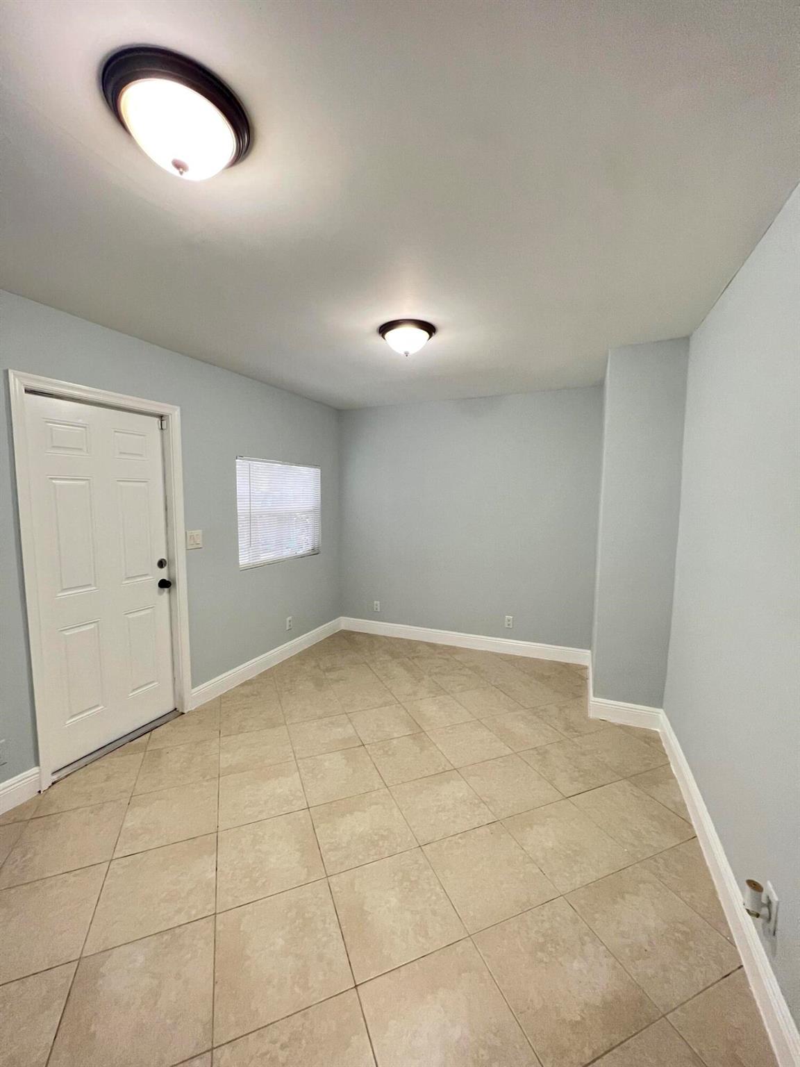 NORTH PALM BCH 3 - Residential Lease
