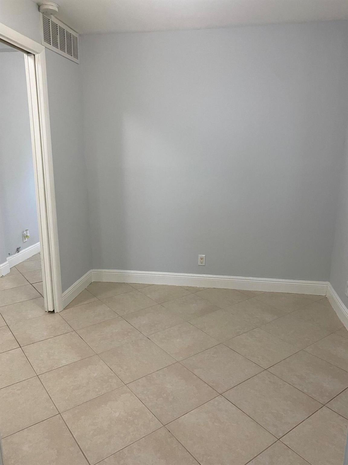 NORTH PALM BCH 3 - Residential Lease