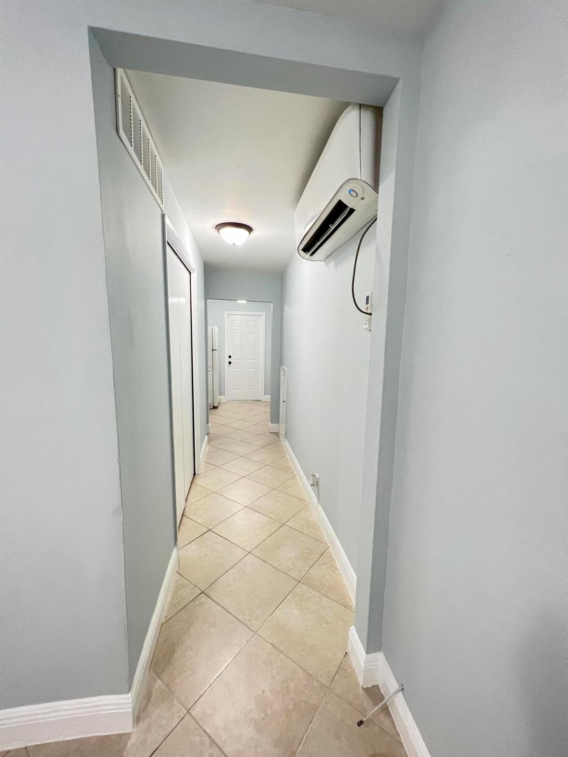 NORTH PALM BCH 3 - Residential Lease