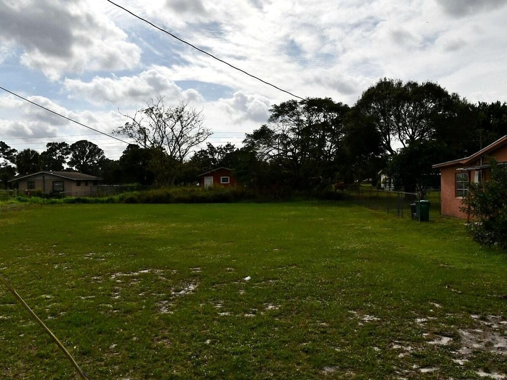 Photo of 0 Avenue R, Fort Pierce, FL 34947 (MLS # R10936286)