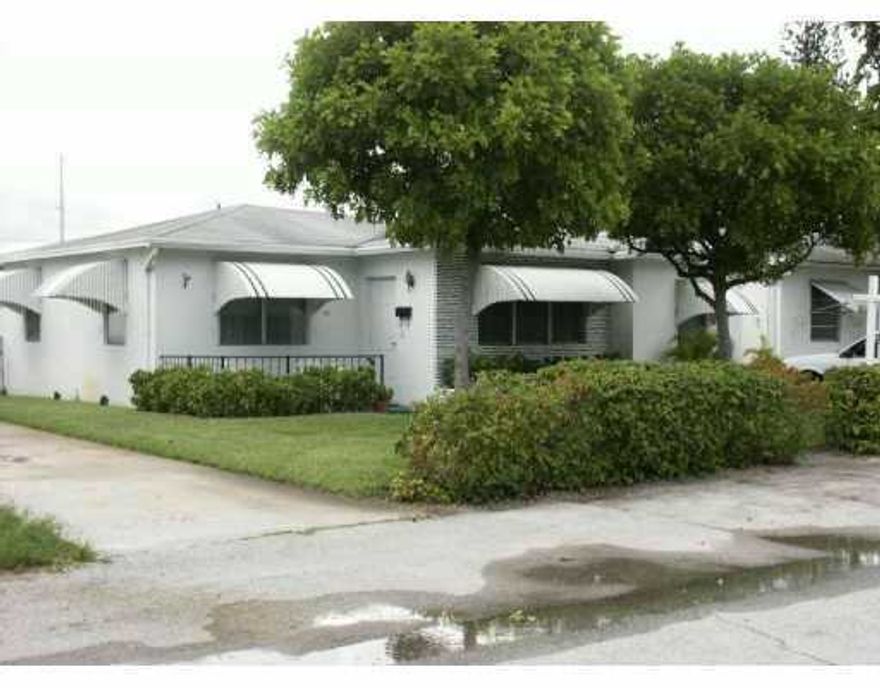 MOVE IN CONDITION! GREAT CURB APPEAL! REMODELED KITCHEN! CENTRAL A/C! LARGE FENCED YARD! BEST PRICED HOME IN THE AREA!
