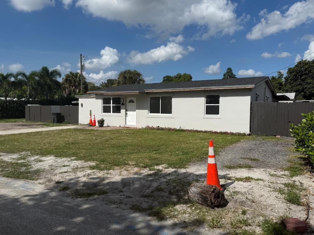 Photo of 4375 Brentwood Court, West Palm Beach, FL 33406 (MLS # R11139029)