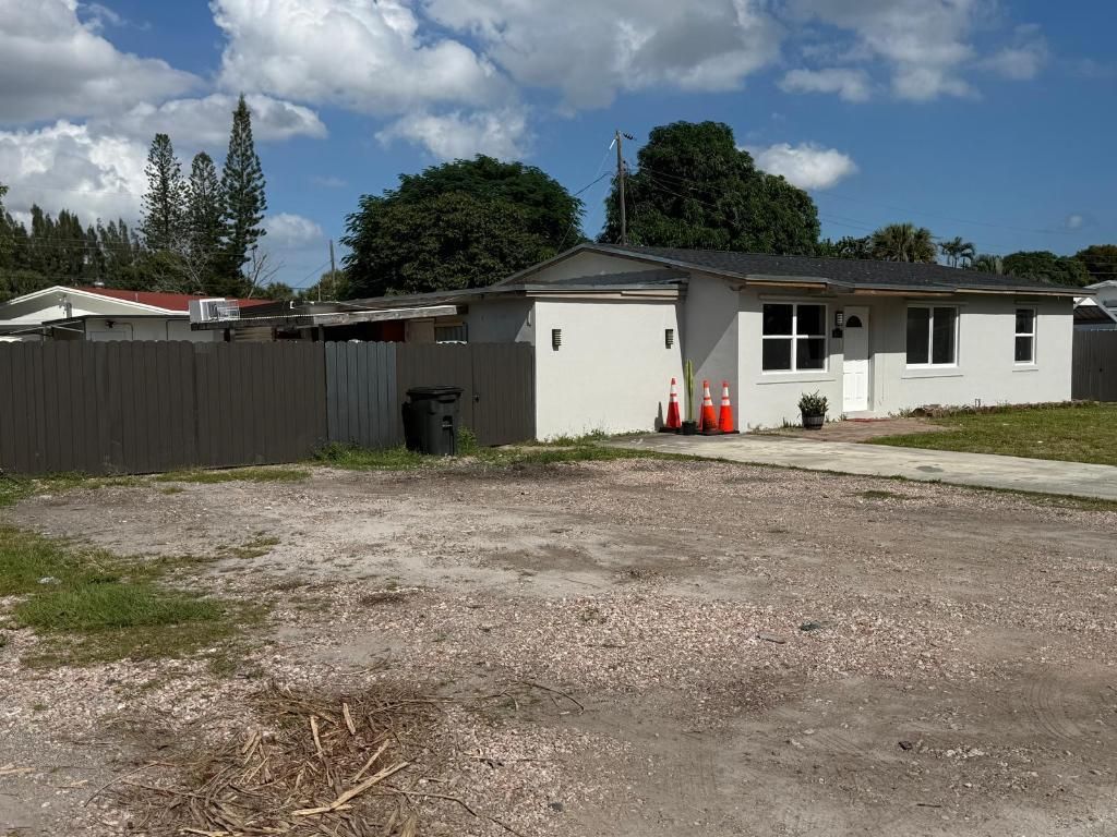 Photo of 4375 Brentwood Court, West Palm Beach, FL 33406 (MLS # R11139029)