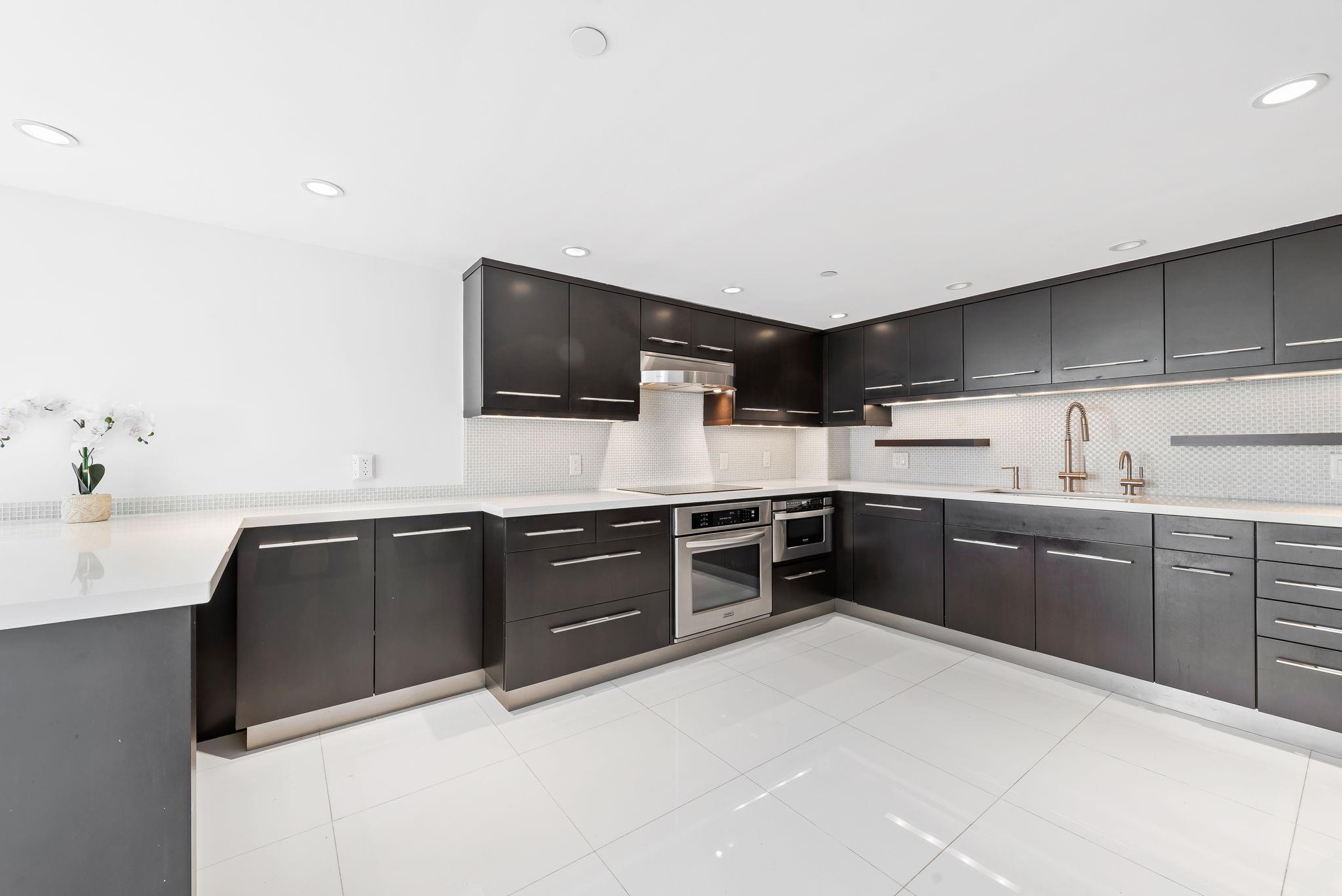 HIGHLANDS PLACE CONDO - Residential